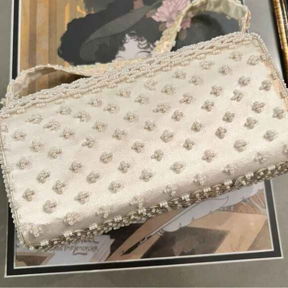Vintage Beaded Pillbox Handbag ￼ - Picture 2 of 16